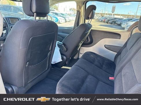 Used 2018 Dodge Grand Caravan SE w/ UConnect Hands-Free Group image 12