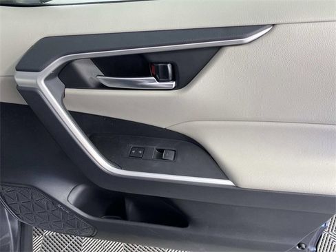 Used 2025 Toyota RAV4 XLE image 25