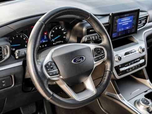 Used 2021 Ford Explorer XLT w/ Equipment Group 202A image 13