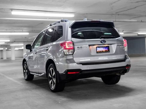 Used 2017 Subaru Forester 2.5i Premium w/ All-Weather Package AWD/4WD image 5