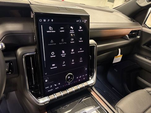 New 2026 GMC Yukon XL Denali w/ LPO, Floor Liner Package image 38