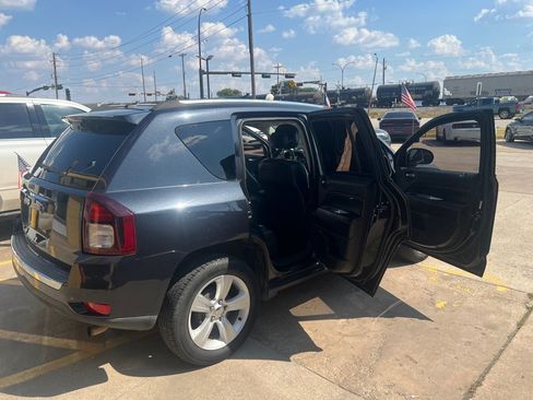 Used 2015 Jeep Compass High Altitude FWD image 12
