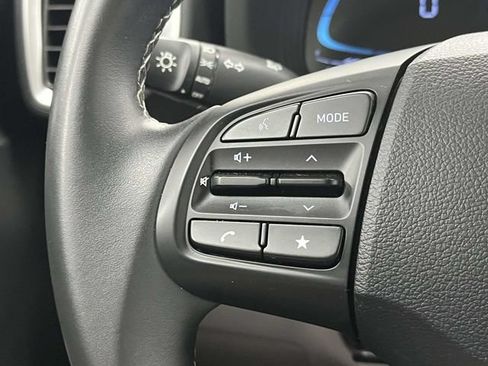 Used 2025 Hyundai Venue SEL FWD image 29