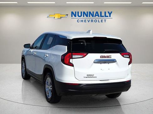 Certified 2024 GMC Terrain SLE FWD image 3