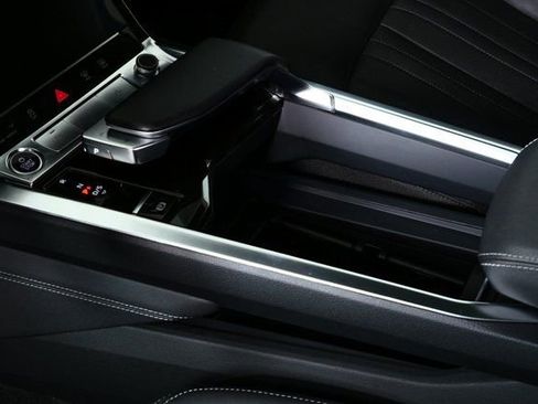 Used 2024 Audi Q8 e-tron Premium Plus image 18