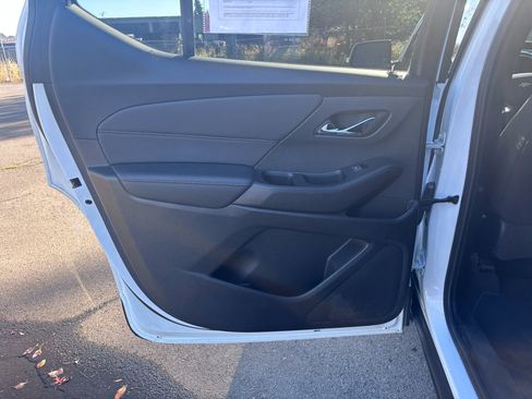 Used 2023 Chevrolet Traverse LT image 33
