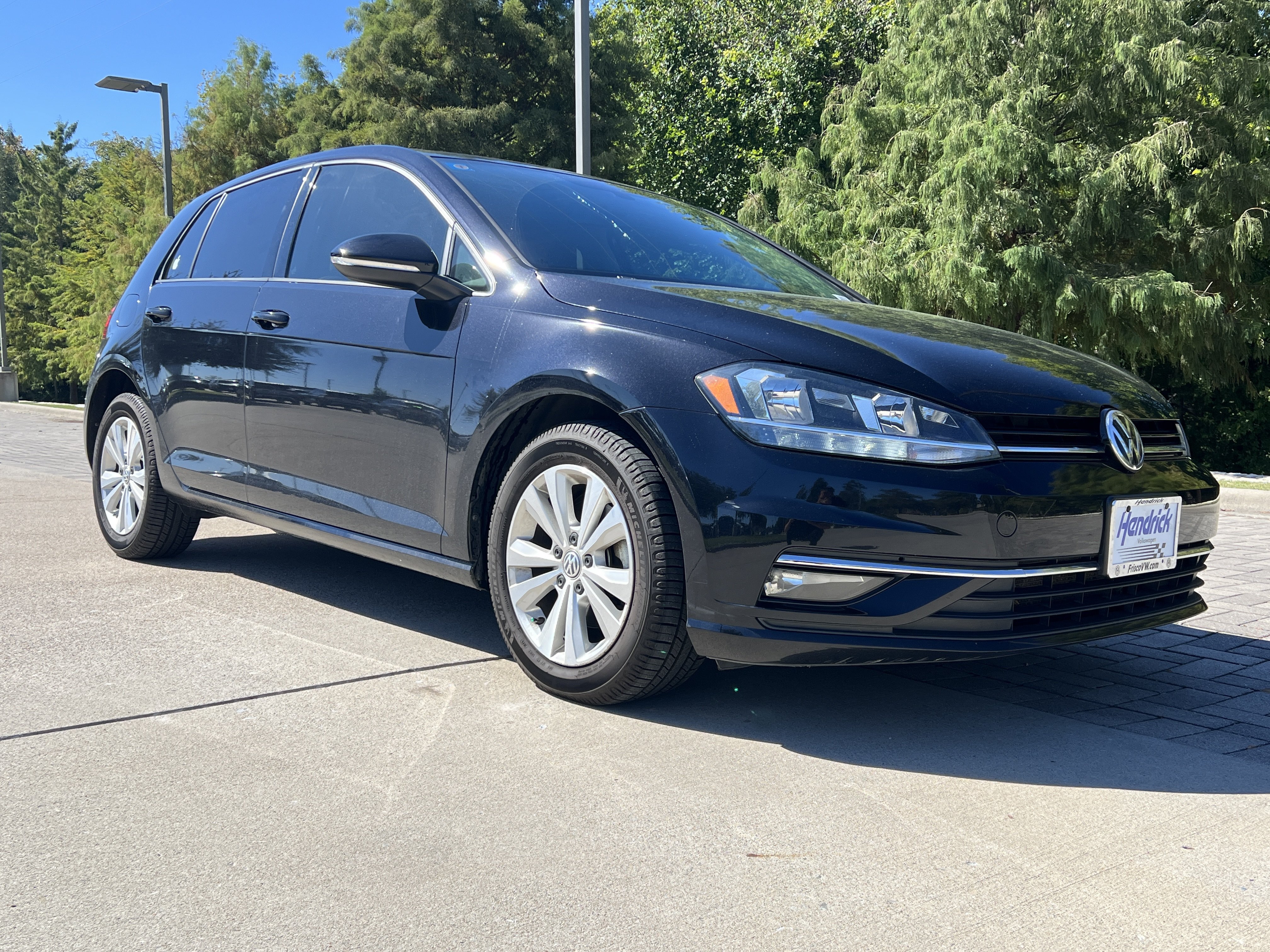 Used 2018 Volkswagen Golf SE FWD image 2