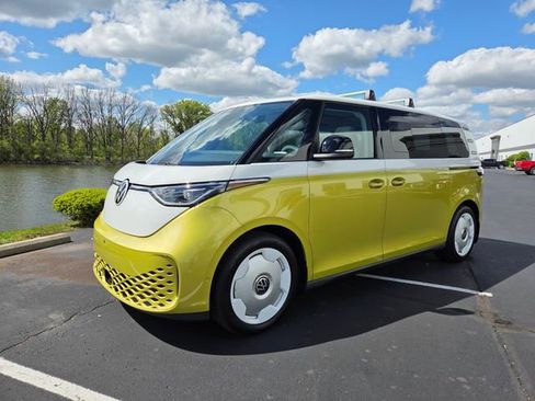 Used 2025 Volkswagen ID. Buzz 1st Edition RWD image 9