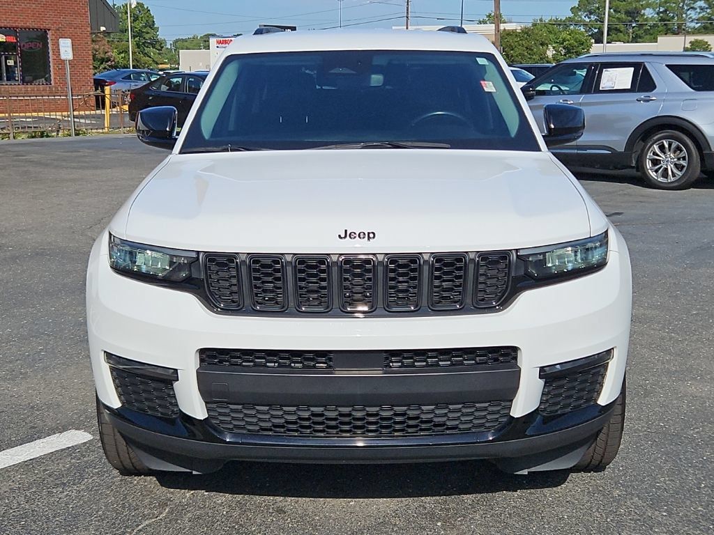 Used 2022 Jeep Grand Cherokee L Limited w/ Black Appearance Package RWD image 2