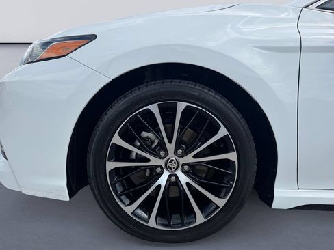 Used 2020 Toyota Camry SE FWD image 9