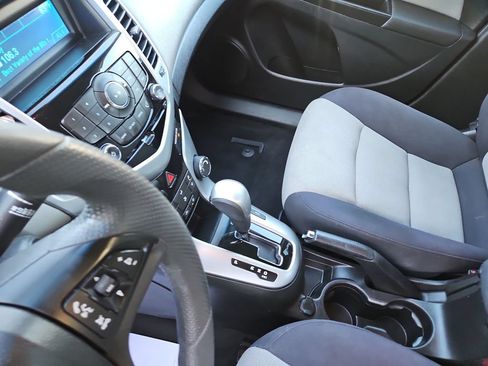 Used 2014 Chevrolet Cruze LS FWD image 21