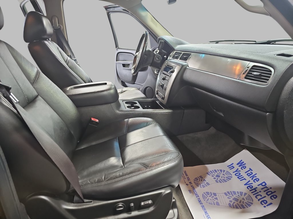 Used 2010 Chevrolet Suburban LT w/ Luxury Package AWD/4WD image 13