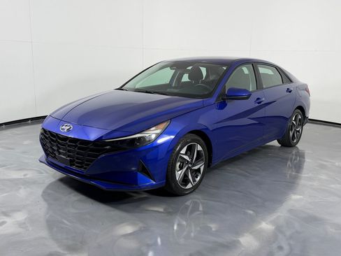 Used 2023 Hyundai Elantra SEL w/ Convenience Package FWD image 10