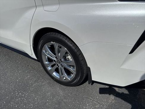Certified 2023 Toyota Sienna Platinum FWD image 8