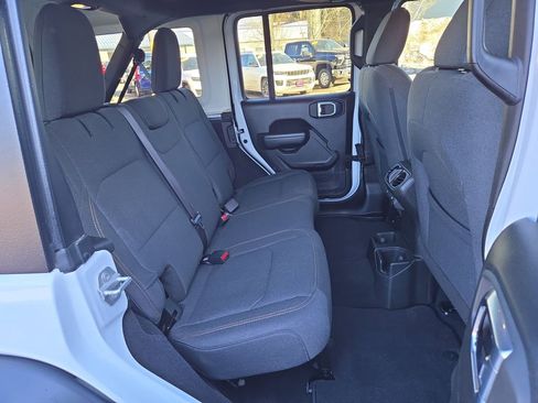 Used 2024 Jeep Wrangler Sport S image 15
