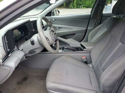 Used 2025 Hyundai Elantra SE FWD image 14