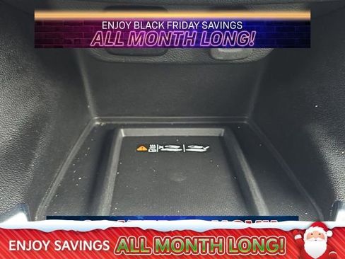 Used 2023 Chevrolet Traverse LT image 21