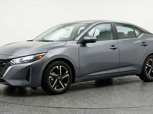 Used 2025 Nissan Sentra SV image 3