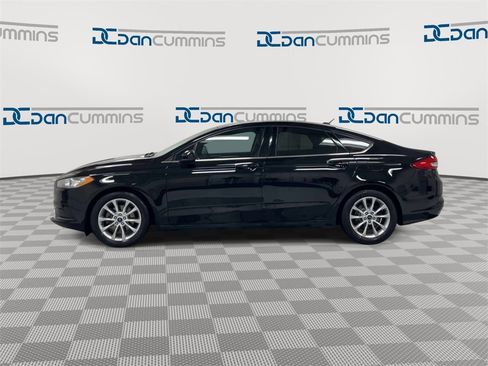 Used 2017 Ford Fusion SE w/ Fusion SE Technology Package image 5