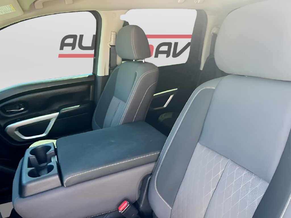 Used 2024 Nissan Titan SV AWD/4WD image 9