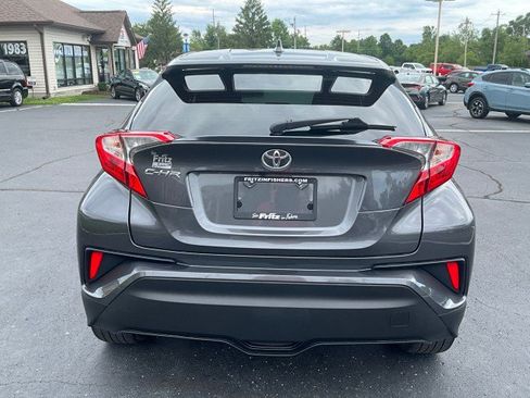 Used 2018 Toyota C-HR XLE FWD image 5