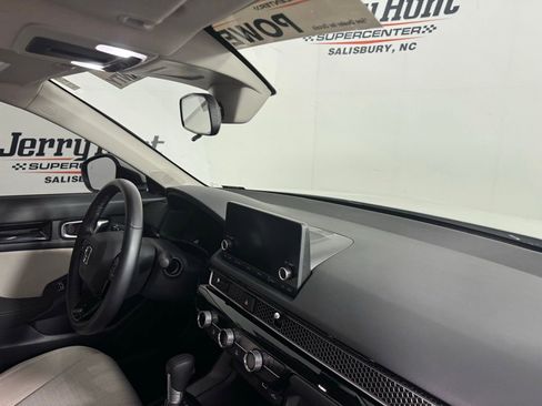 Used 2024 Honda Civic EX image 30