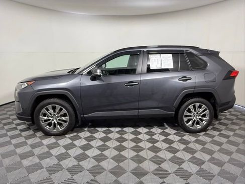 Used 2019 Toyota RAV4 XLE Premium image 3