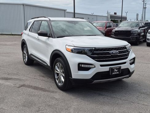 Used 2021 Ford Explorer XLT w/ Equipment Group 202A AWD/4WD image 3