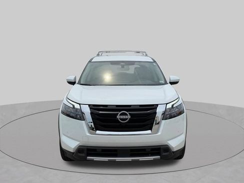 Used 2025 Nissan Pathfinder SL AWD/4WD image 13