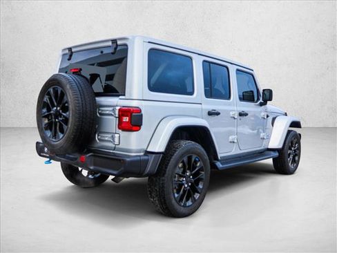 Used 2022 Jeep Wrangler Unlimited Sahara image 5