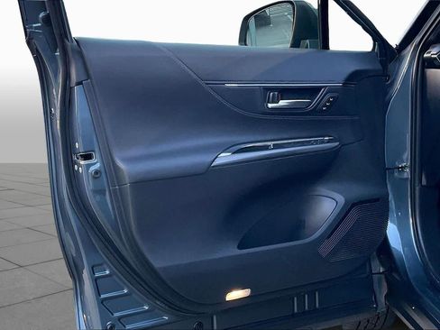 Certified 2022 Toyota Venza XLE image 21