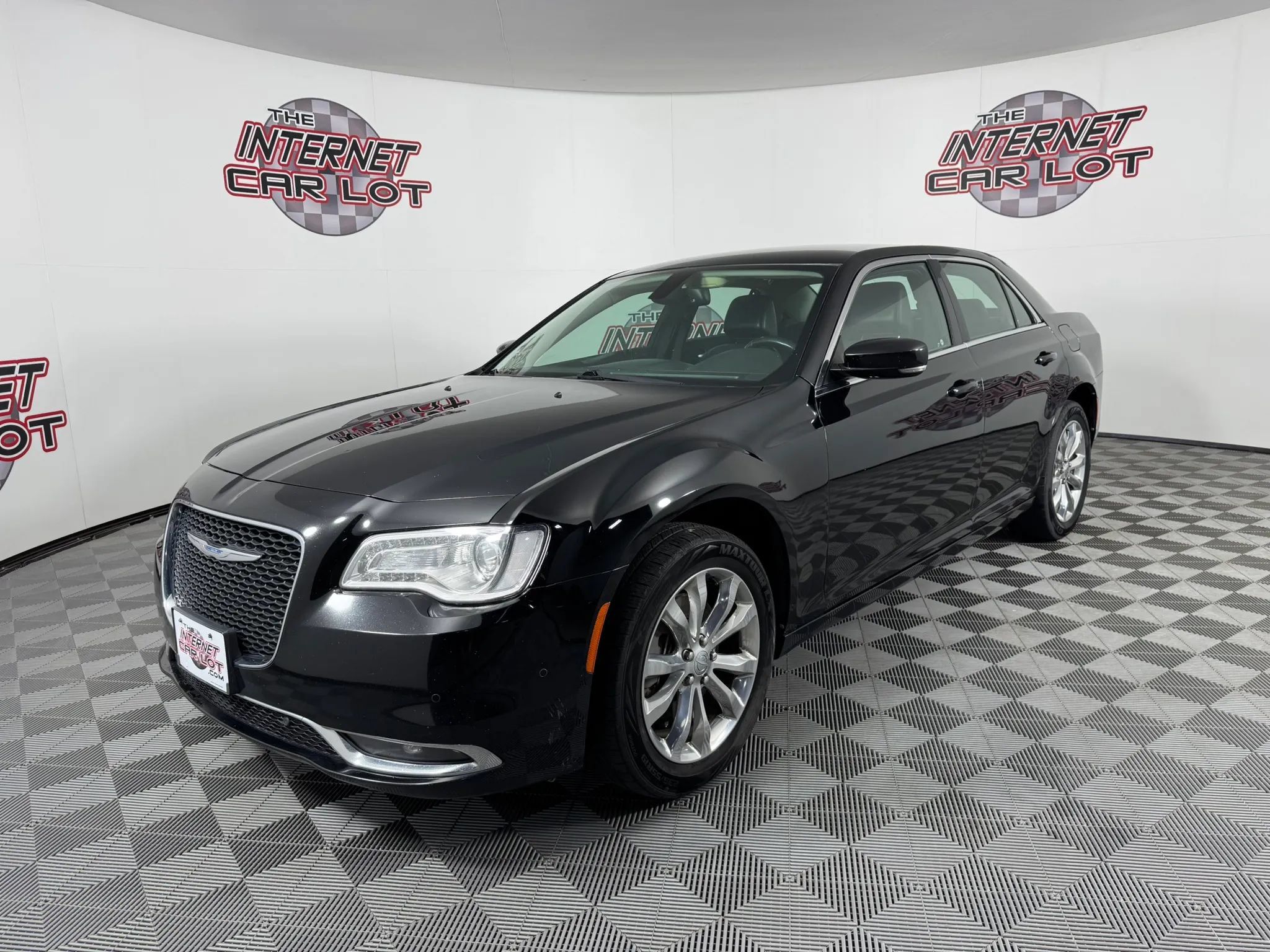 Used 2015 Chrysler 300 Limited w/ Driver Convenience Group AWD/4WD image 3