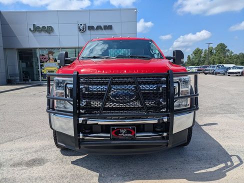 Used 2022 Ford F550 4x4 Crew Cab Super Duty w/ Power Equipment Group image 9