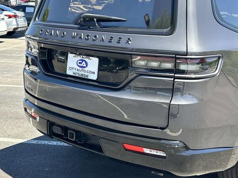 Used 2022 Jeep Grand Wagoneer Series III AWD/4WD image 13