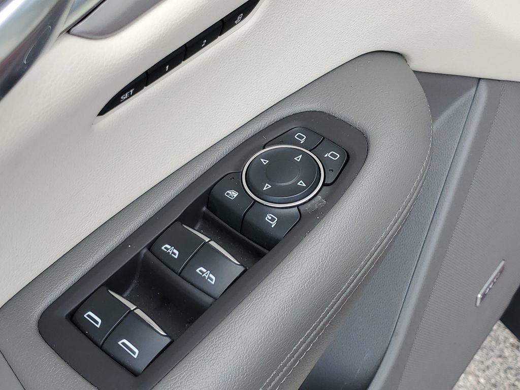 Used 2020 Cadillac XT5 Premium Luxury FWD image 17
