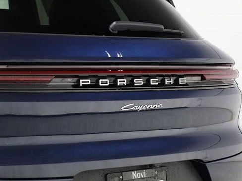 New 2026 Porsche Cayenne E-Hybrid AWD/4WD image 7