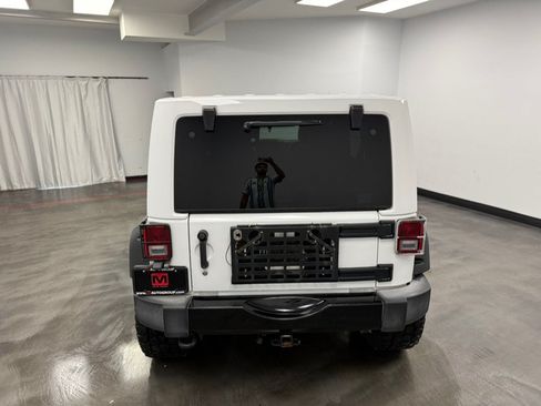 Used 2015 Jeep Wrangler Unlimited Sahara AWD/4WD image 6