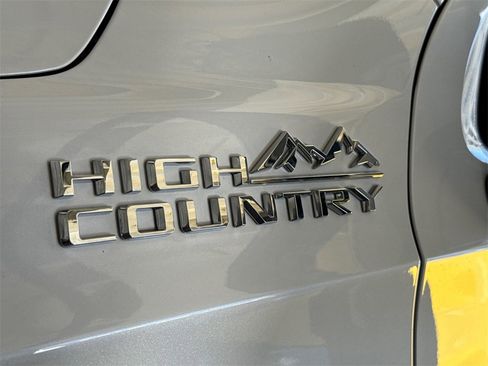 Used 2023 Chevrolet Tahoe High Country image 2