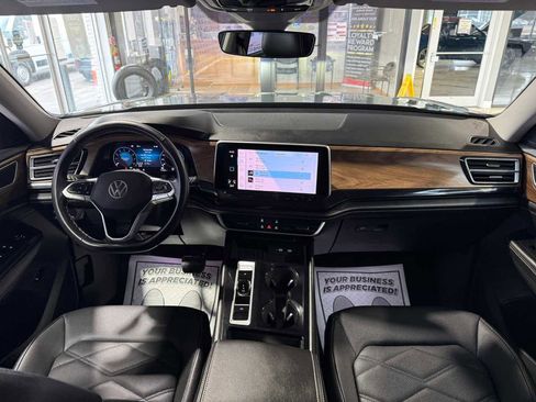 Used 2025 Volkswagen Atlas SE image 24