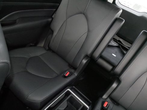 Used 2024 Toyota Grand Highlander Limited AWD/4WD image 12