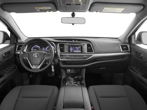 Used 2016 Toyota Highlander LE AWD/4WD image 11