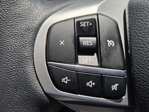 Used 2024 Ford Explorer XLT w/ Equipment Group 202A RWD image 20