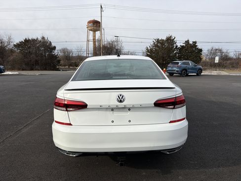 Certified 2021 Volkswagen Passat 2.0T R-Line image 7