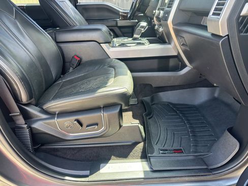 Used 2017 Ford F150 Platinum w/ Equipment Group 701A Luxury AWD/4WD image 18