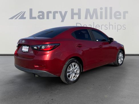 Used 2017 Toyota Yaris iA image 5