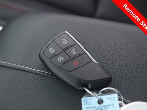 Used 2025 Chevrolet Traverse RS AWD/4WD image 3