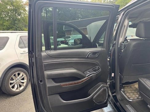 Used 2018 Chevrolet Suburban LT w/ LT Signature Package image 15
