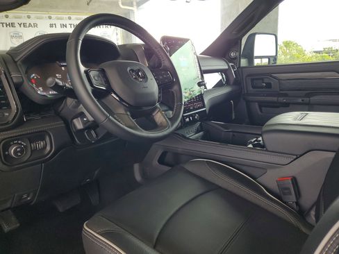 New 2025 RAM 2500 Limited AWD/4WD image 17