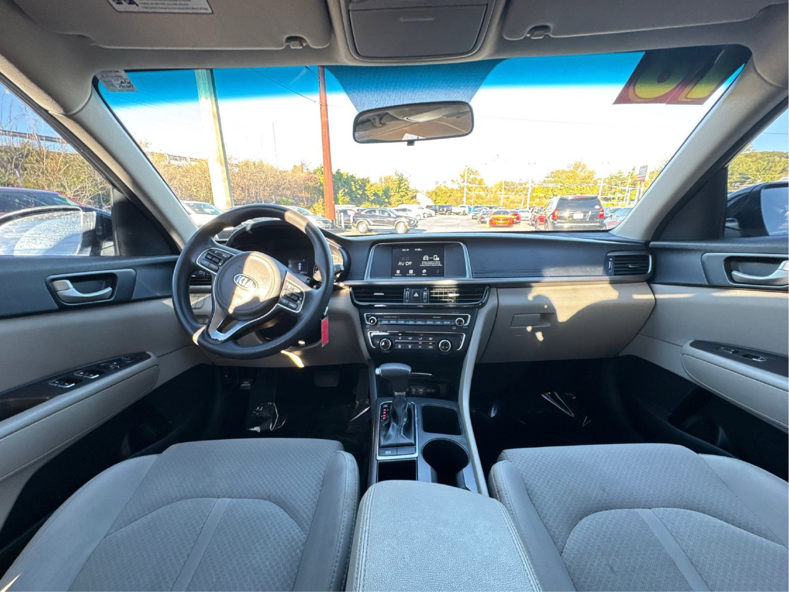 Used 2018 Kia Optima LX w/ 17" Alloy Wheels Package FWD image 25