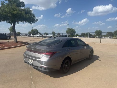 Used 2021 Hyundai Elantra SEL FWD image 5